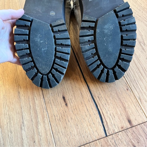 ☘️ 3/30- Sole Society Eavan Lug and Sole Boots in Grey Suede - Picture 5 of 9